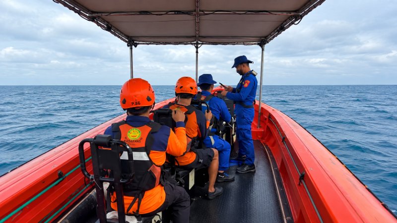 Gambar Pencarian 5 Jurnalis Hilang di Anak Krakatau, Tim SAR Bakal Sisir Radius 3 Km