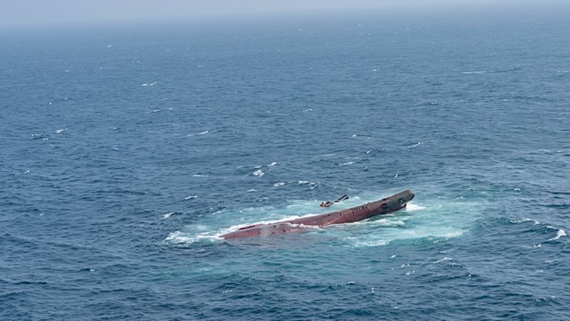 Gambar KM Virgo Terbalik di Laut Jawa, 129 Orang Masih Hilang, DPR Desak Investigasi Menyeluruh